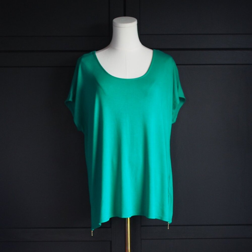 Reitmans | Mixed Media, Short Dolman Sleeve, Green Knot Twist Top
